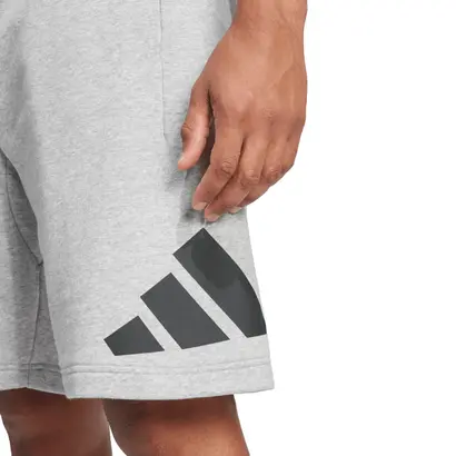 Ανδρική Βερμούδα Adidas Bosshort Big Logo Grey λεπτομέρεια λογότυπο