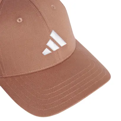 Παιδικό Καπέλο Adidas New Logo Baseball Cap σάπιο μήλο λεπτομέρεια μπροστά