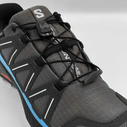 Κοντινό πλάνο της συνθετικής επένδυσης στο εσωτερικό ενός Γυναικείου Trail Παπουτσιού Salomon Speedcross Peak GTX, που δείχνει την απαλή υφή.