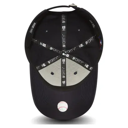 Έσω όψη καπέλου New Era 9Forty με ρυθμιζόμενο λουράκι