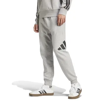 Ανδρικό παντελόνι φόρμας Adidas Essentials Big Logo French Terry σε γκρι χρώμα με μαύρο λογότυπο, μπροστινή όψη.