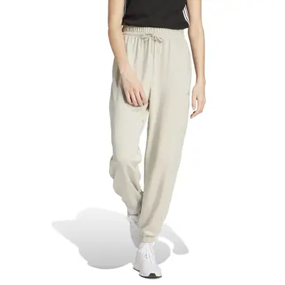 Γυναικεία φόρμα Adidas Essentials Small Logo σε μπεζ χρώμα με λάστιχο στη μέση και στο τελείωμα, μπροστινή όψη.