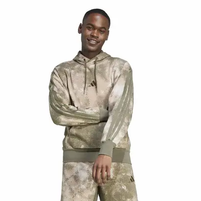 Ανδρική φούτερ με κουκούλα Adidas Sportswear All Over Print σε λαδί χρώμα με καμουφλάζ σχέδιο, μπροστινή όψη.