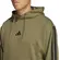Κοντινό στο λογότυπο Adidas και την κουκούλα της ανδρικής φούτερ μπλούζας 3-Stripes σε λαδί χρώμα.